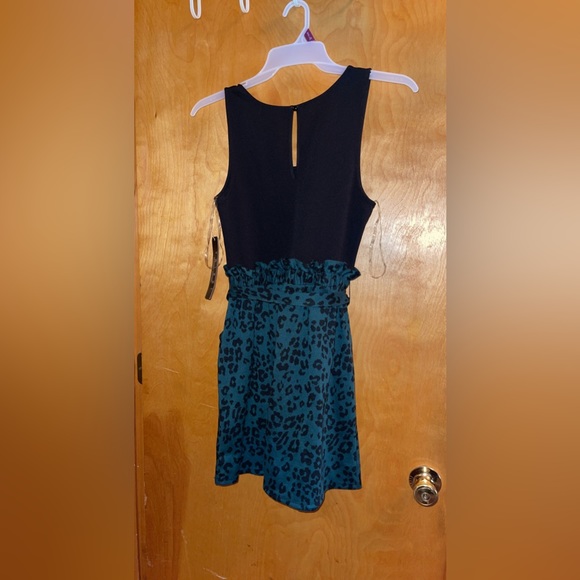 Paper bag style dress - Picture 7 of 7